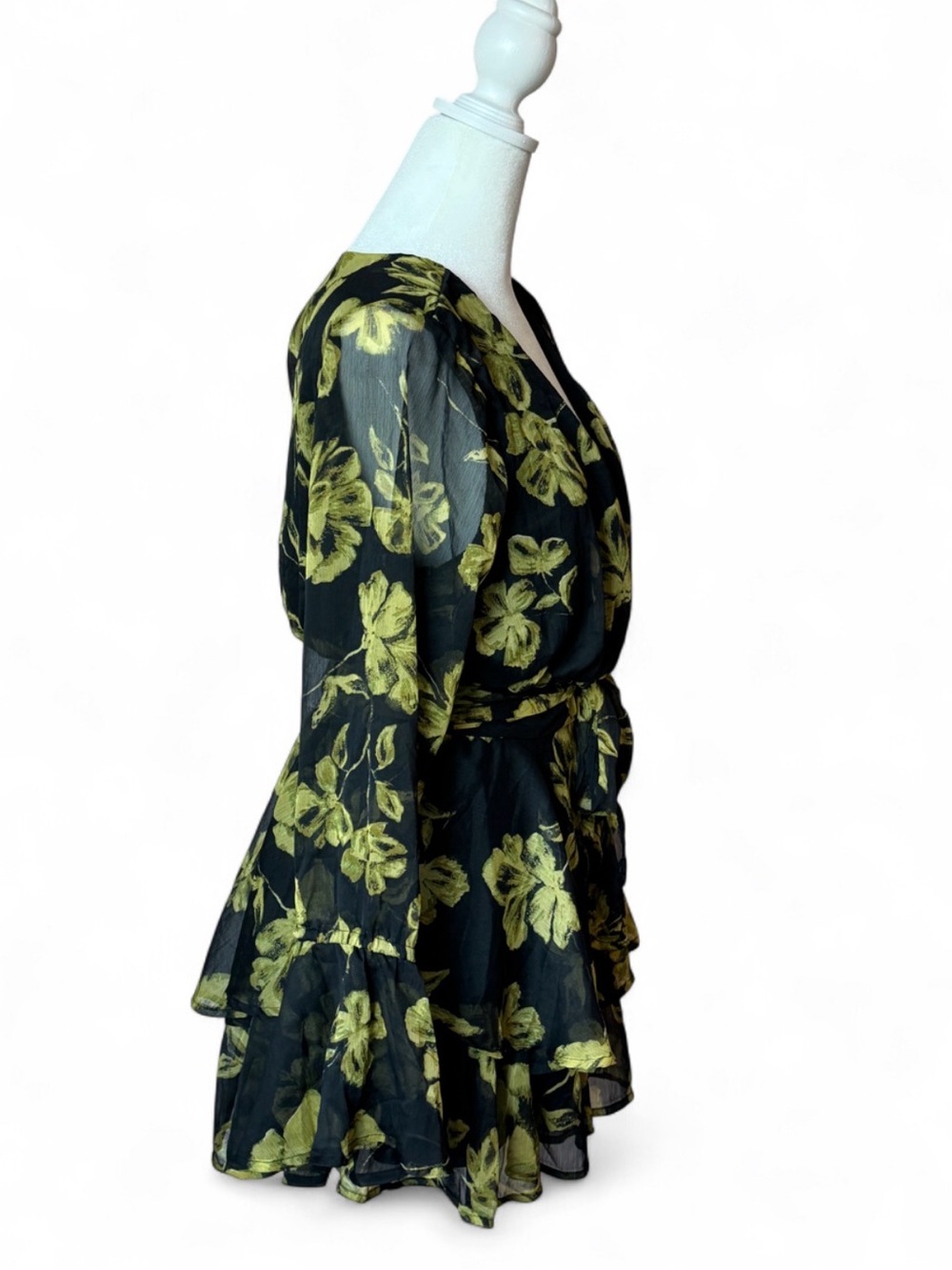 NWT Indulge Instyle Black & Green Floral Wrap Romper Tie Waist L - Picture 4 of 7